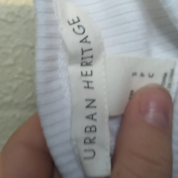 I am selling a urban heritage short low sholderd dress - Picture 2 of 3